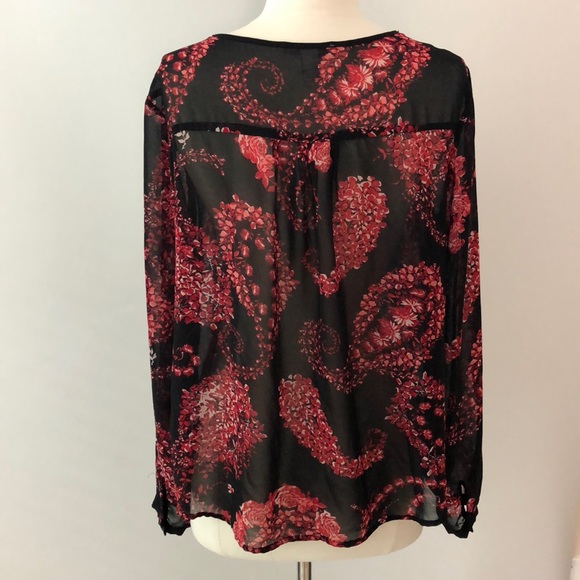 💙Patterned top💙 - Picture 2 of 2